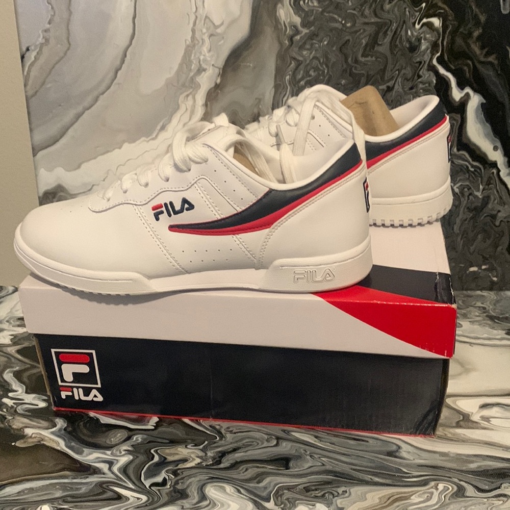Brand New never worn Fila tennis shoes